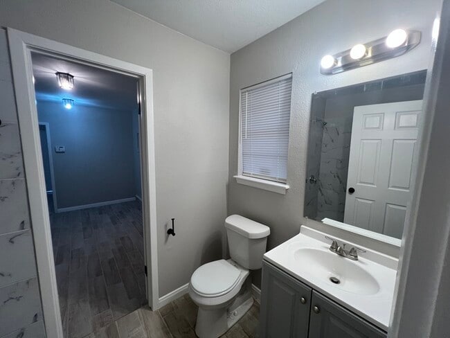 Building Photo - 1110 Falcon Dr