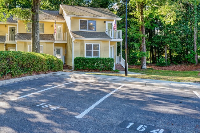 Building Photo - 1800 Eastwood Rd