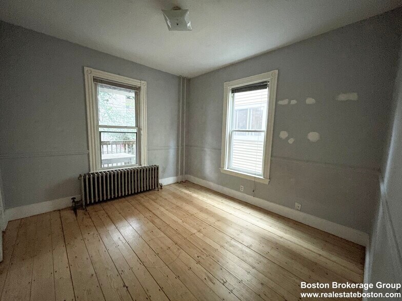 Building Photo - 61 Hillside St