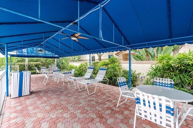 Building Photo - 6641 Via Regina