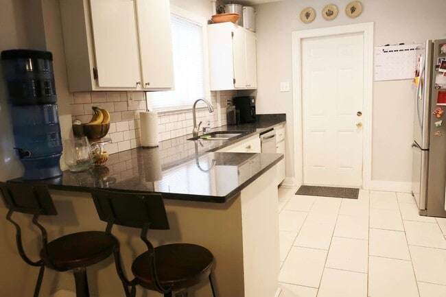 Building Photo - 2102 E 37th St