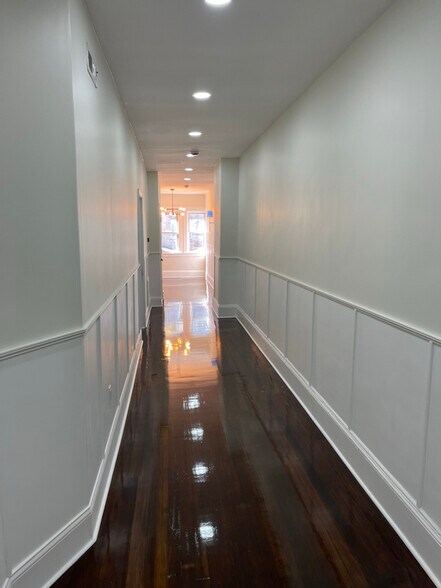 Building Photo - 31 Crawford St