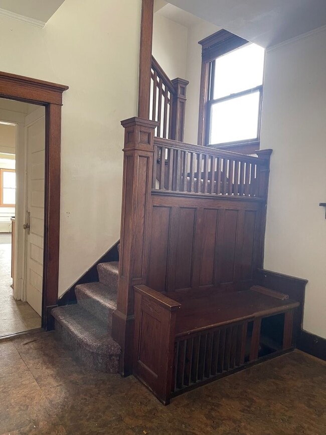 Building Photo - Spacious 4 bedroom house coming soon!!