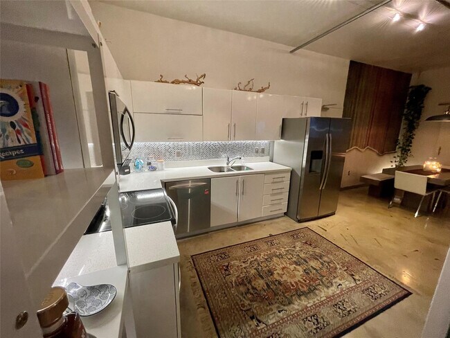 Building Photo - 444 N E St