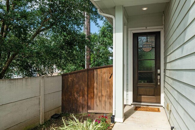 Building Photo - 5003 Lehman Oaks Dr