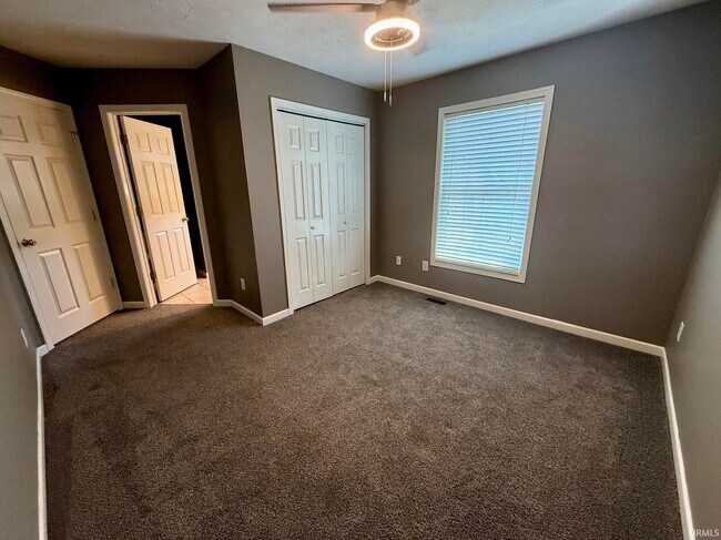 Building Photo - 3360 S Oaklawn Cir