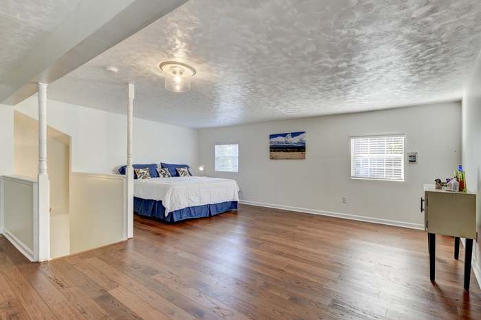 Building Photo - 939 Seymour Ave