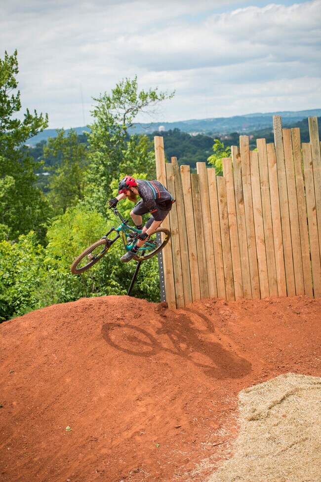 Building Photo - 3608 S Haven Rd