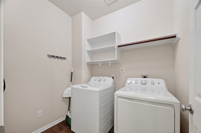 Building Photo - 4205 Graceland Dr