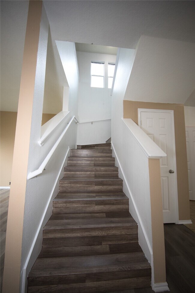 Building Photo - 18851 Sandelford Dr