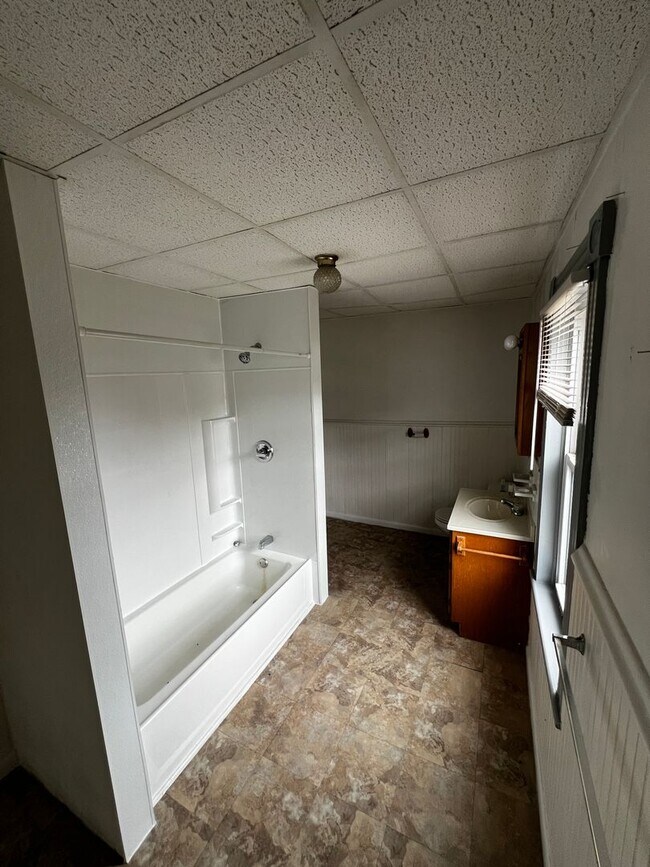 Building Photo - 21-23 Locust St