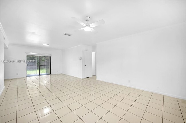 Building Photo - 304 SW 77th Ave
