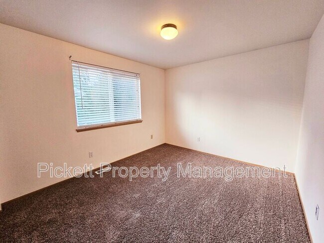 Building Photo - 1181 Landover Pl