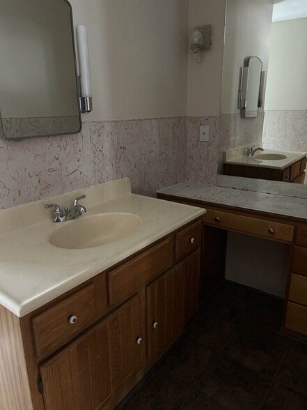 Building Photo - 2134 Graydon Ave