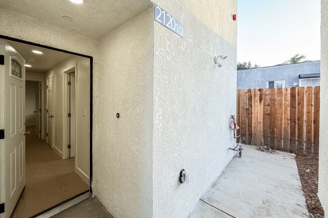 Building Photo - 2118 E 92nd St