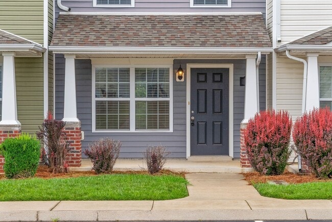 Building Photo - Two Bedroom in Governor's Crossing!