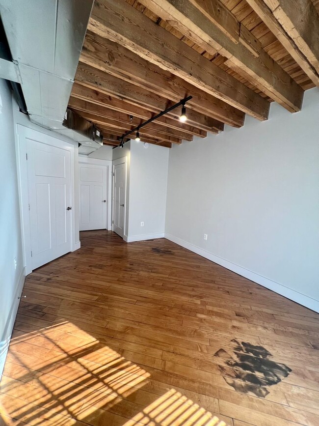Building Photo - Beautiful 2 Bed in Historic Downtown Frede...