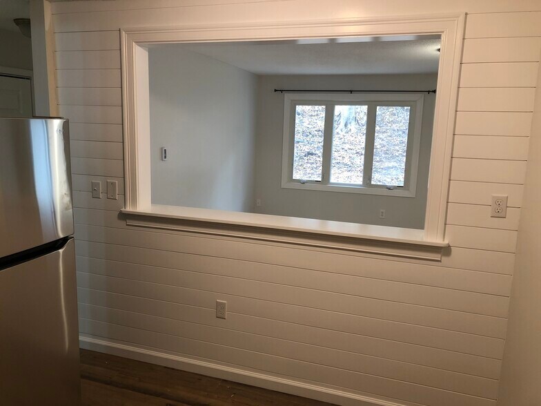 Building Photo - 85 Old Town Rd