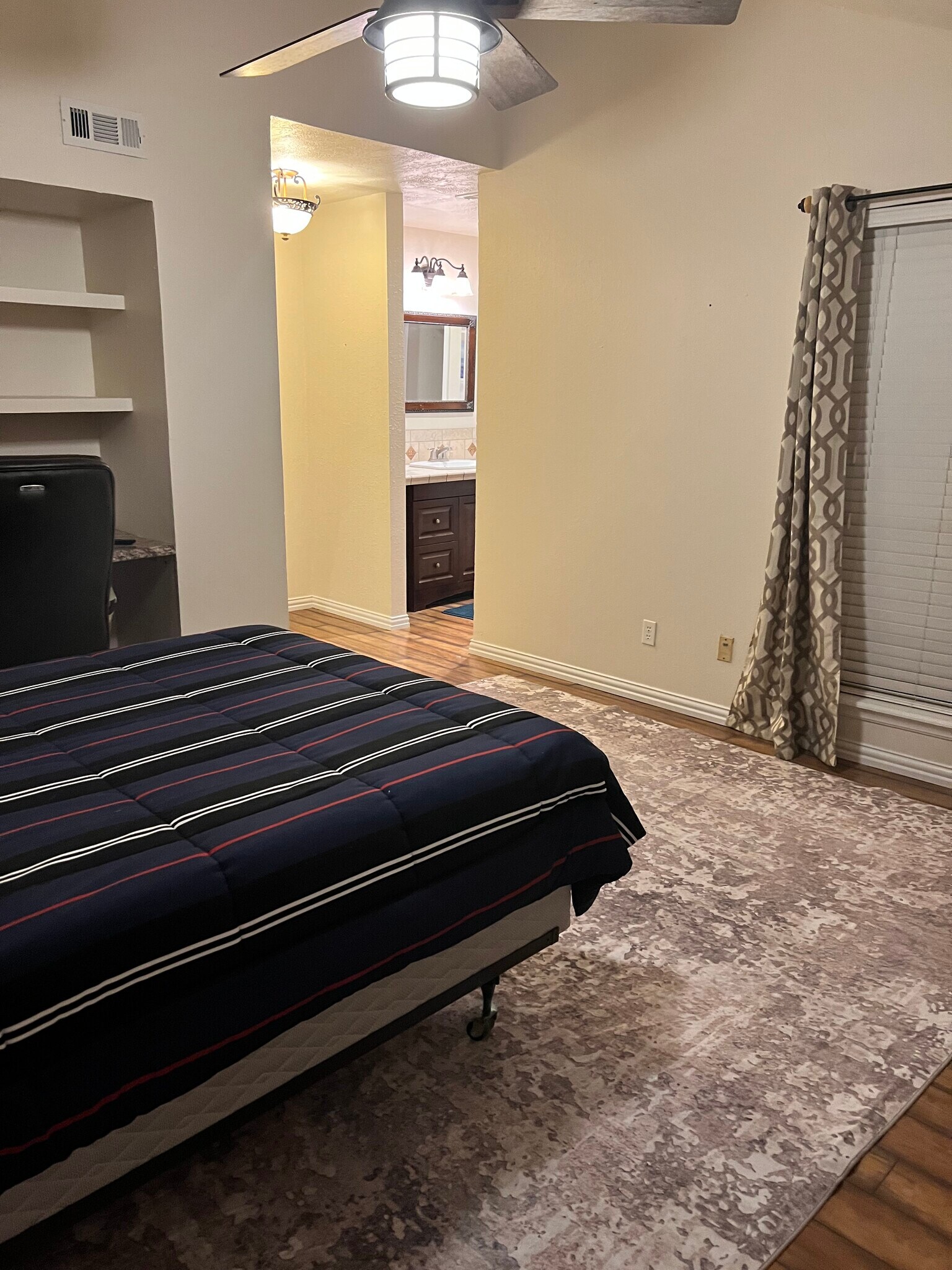 Building Photo - 819 Red Bird Ln