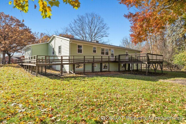 Building Photo - 945-947 Lancashire Ct SE