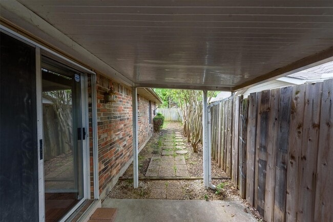 Building Photo - 1902 Lee Dr