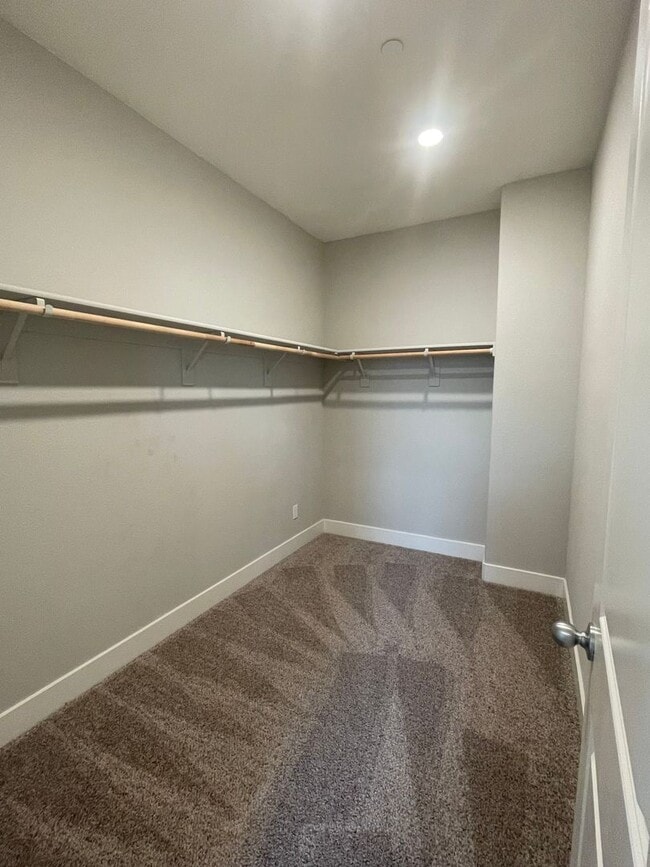 Building Photo - Newer home in beautiful Winters!