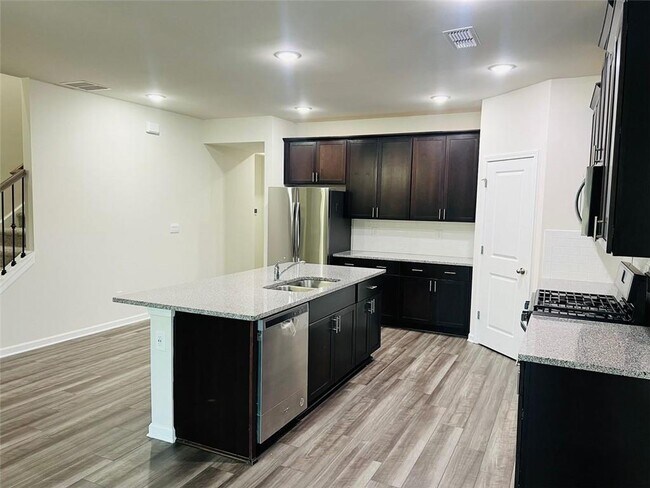 Building Photo - 4829 Dufour Dr