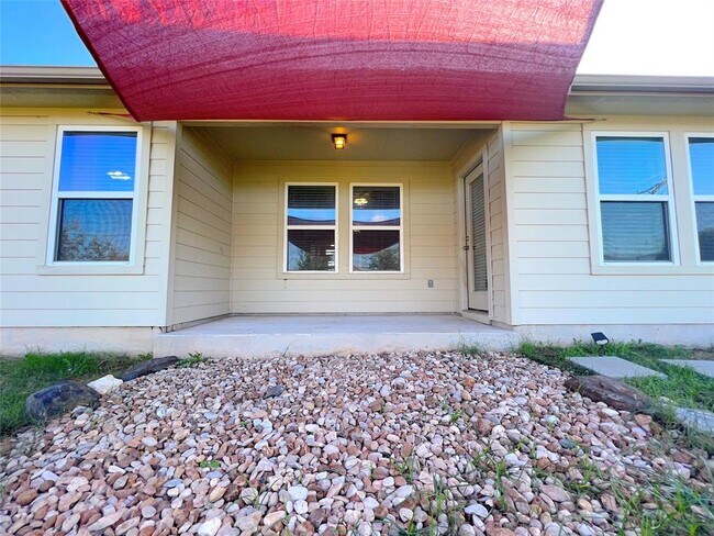 Building Photo - 802 Mitchell Dr