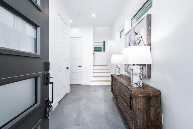 Building Photo - 3805 Coyle St