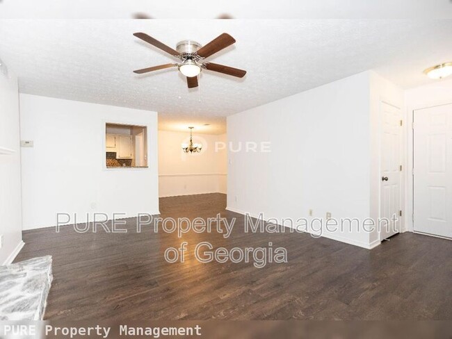Building Photo - 2408 Country Park Dr