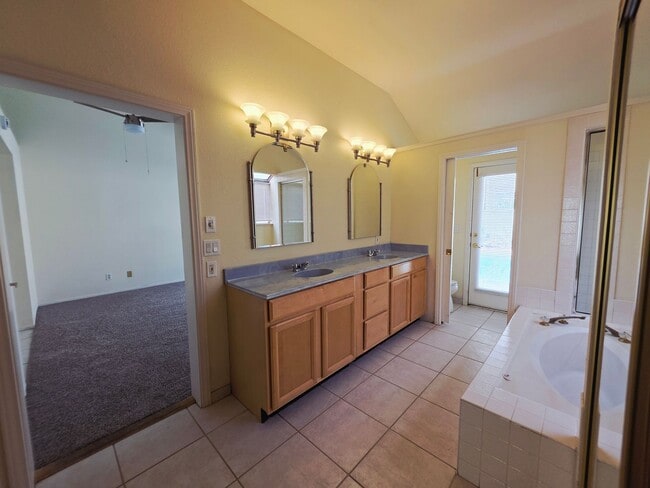 Building Photo - Single Story Home w/Pool in The Lakes!