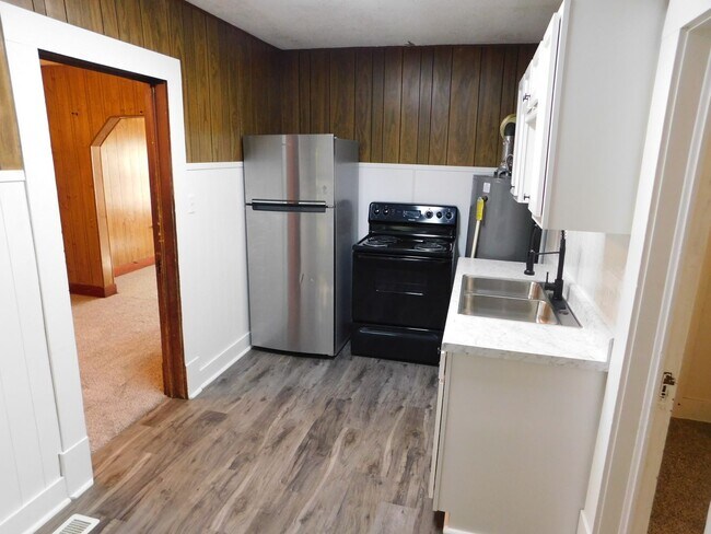 Building Photo - 2 Bedroom 1 Bath Home in El Dorado