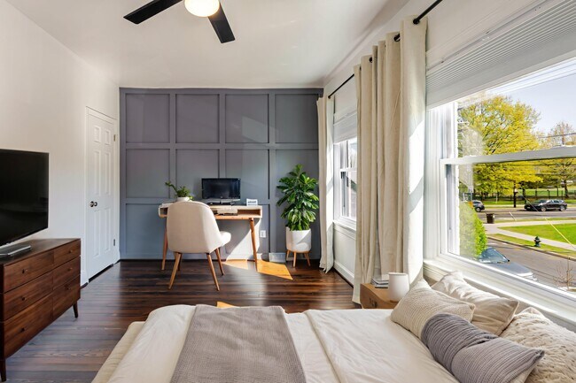 Building Photo - 2726 10th St NE