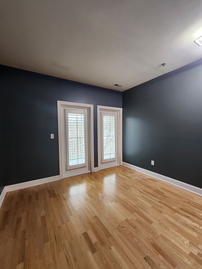 Building Photo - Beautiful Condo-Downtown Hendersonville, NC