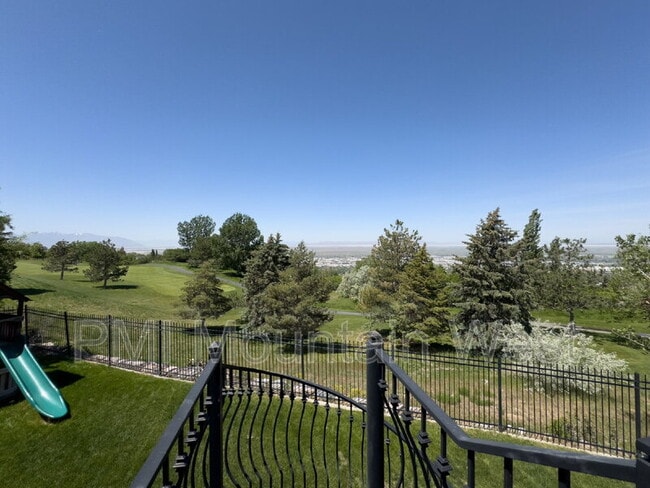 Building Photo - 49 E Fairway Dr
