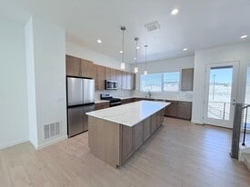 Building Photo - 4022 Ascend Grv