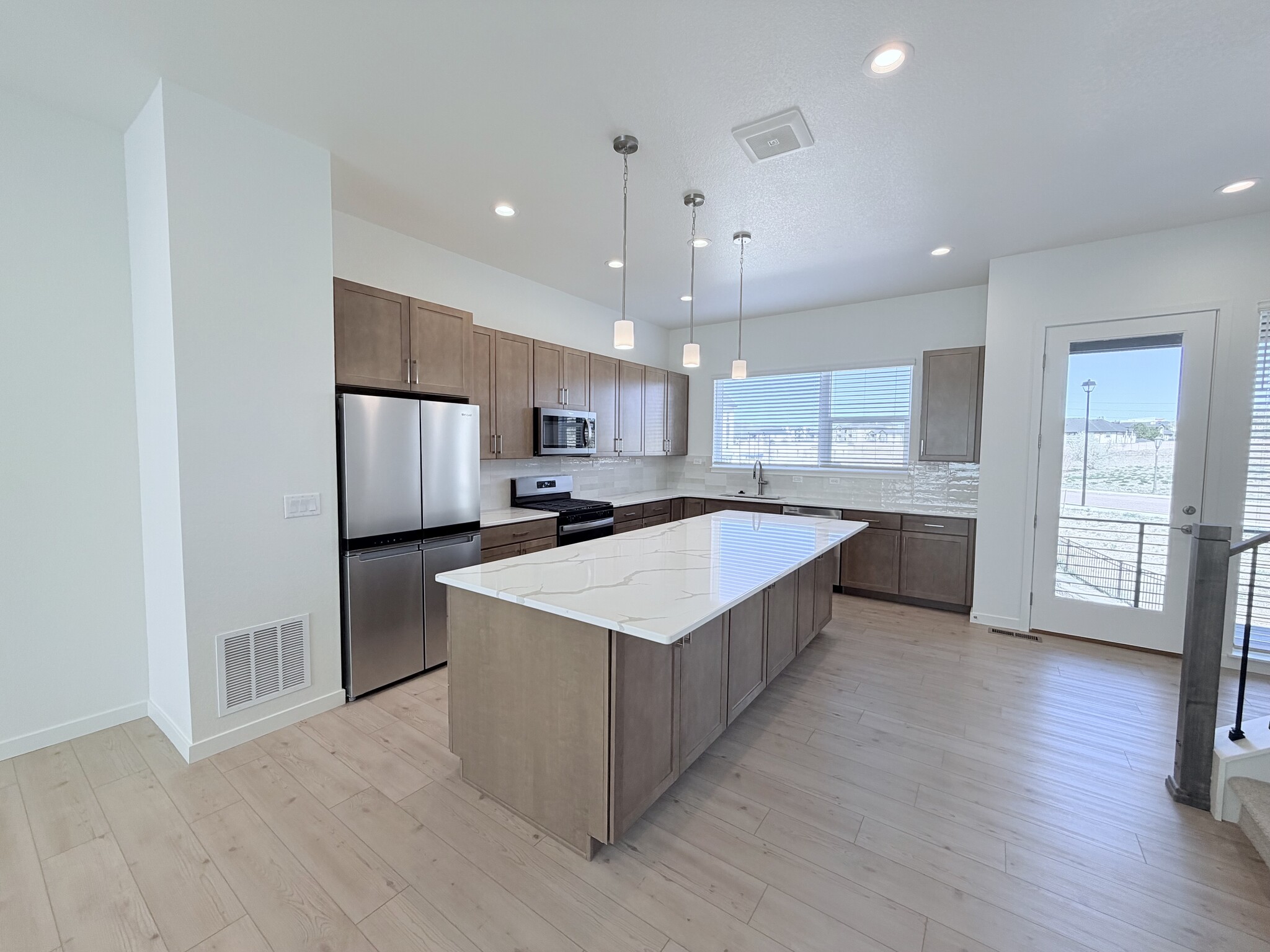 Building Photo - 4022 Ascend Grv