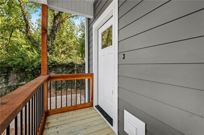Building Photo - 576 S Willow Ave