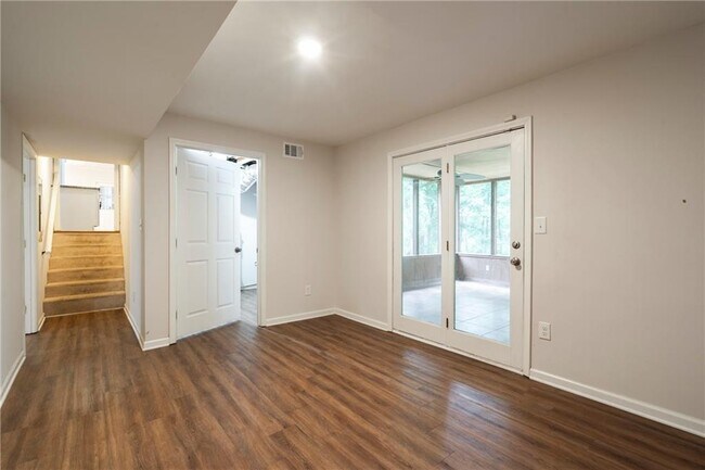 Building Photo - 2423 Falcon Ct
