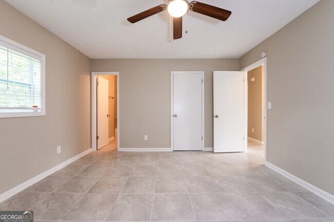 Building Photo - 5722 Phillips Dr