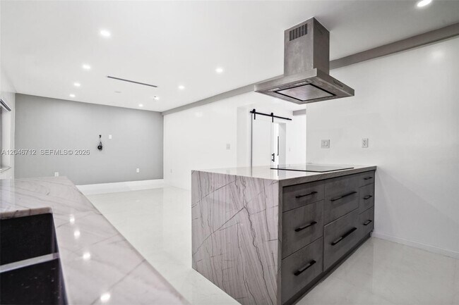 Building Photo - 56 Whitethorn Dr