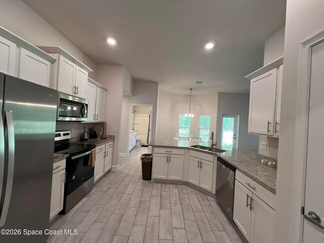 Building Photo - 8752 Waterstone Blvd