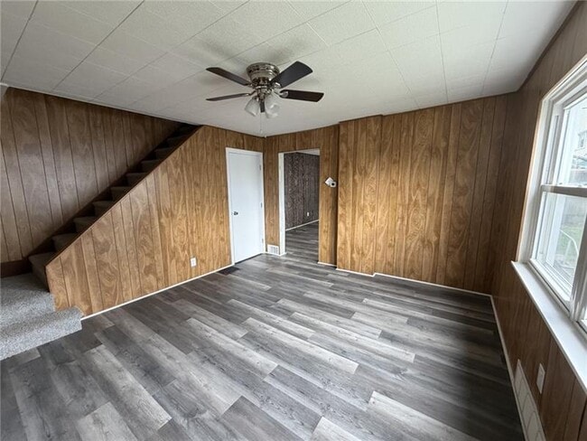 Building Photo - 1154 Eisenhower Dr