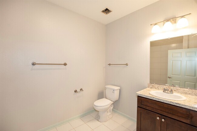 Building Photo - 2016 H Ave