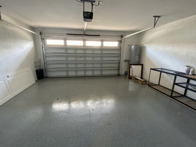 Building Photo - 14410 Swanley St
