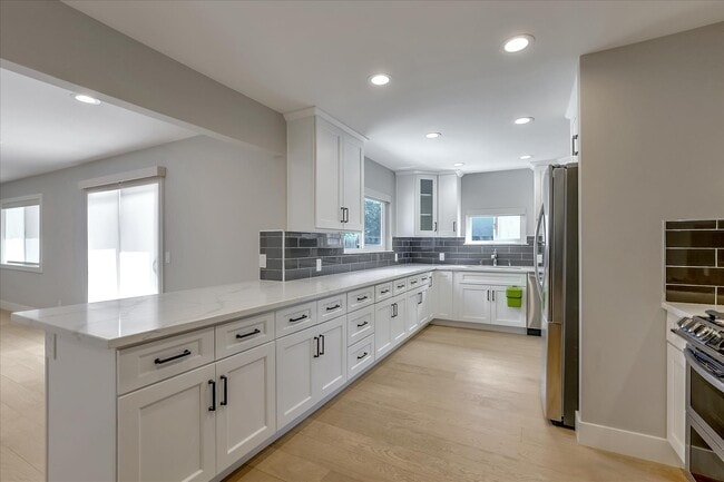 Building Photo - 406 Central Ave