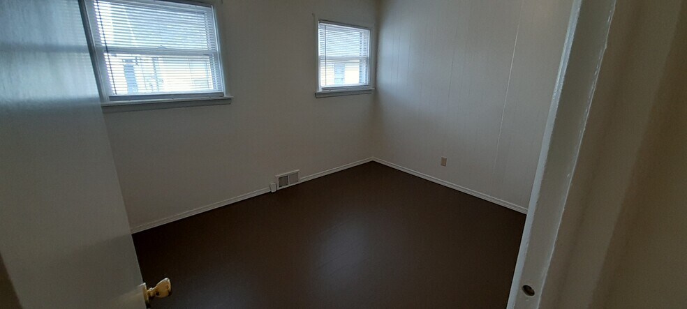 Bed 2 (a) - 3934 N Nevada St