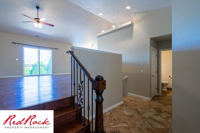 Building Photo - 5 Bedroom Pet Friendly Home!