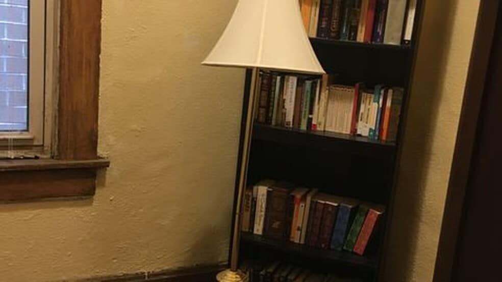 Building Photo - 821 N Hermitage Ave