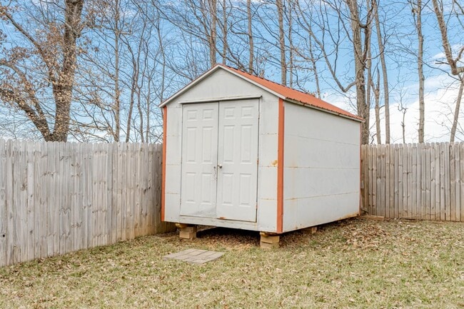 Building Photo - 115 Ivy Pointe Dr